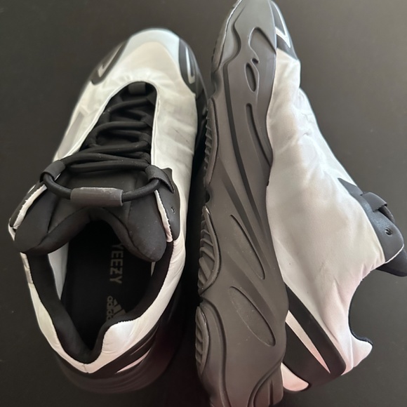 Yeezy - Picture 2 of 3